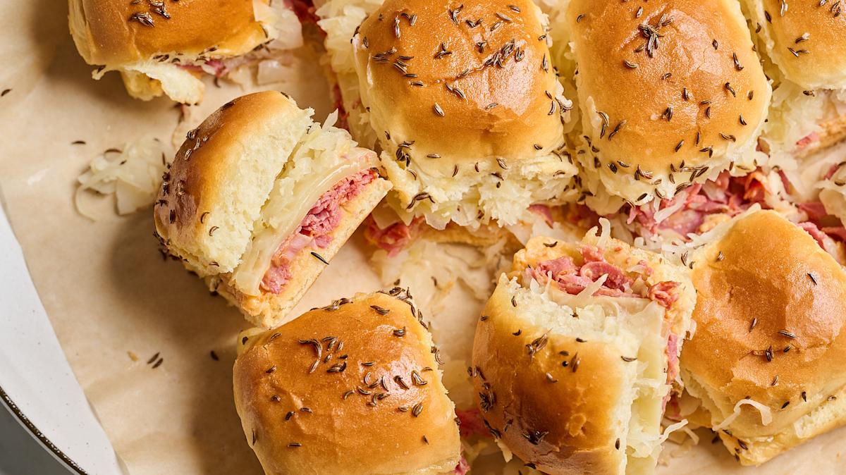 Sheet Pan Corned Beef Sliders: Easy Warm Bites for Any Season